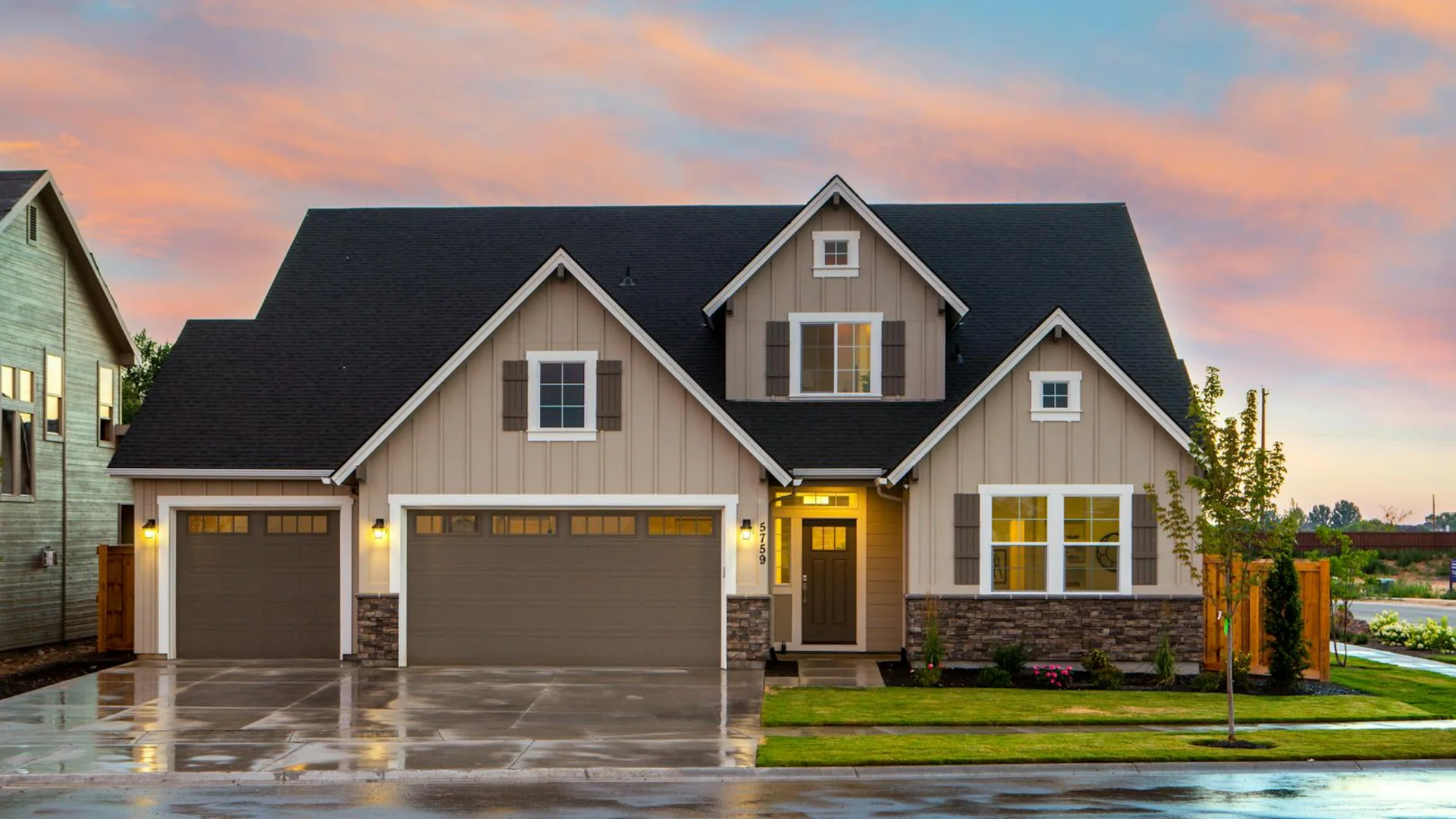 Cam balkon ve PVC doğrama — modern balkon kapatma